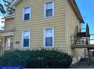 555 S Elmwood Dr, Aurora, IL 60506