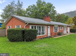 31 S John St, Berkeley Springs, WV 25411