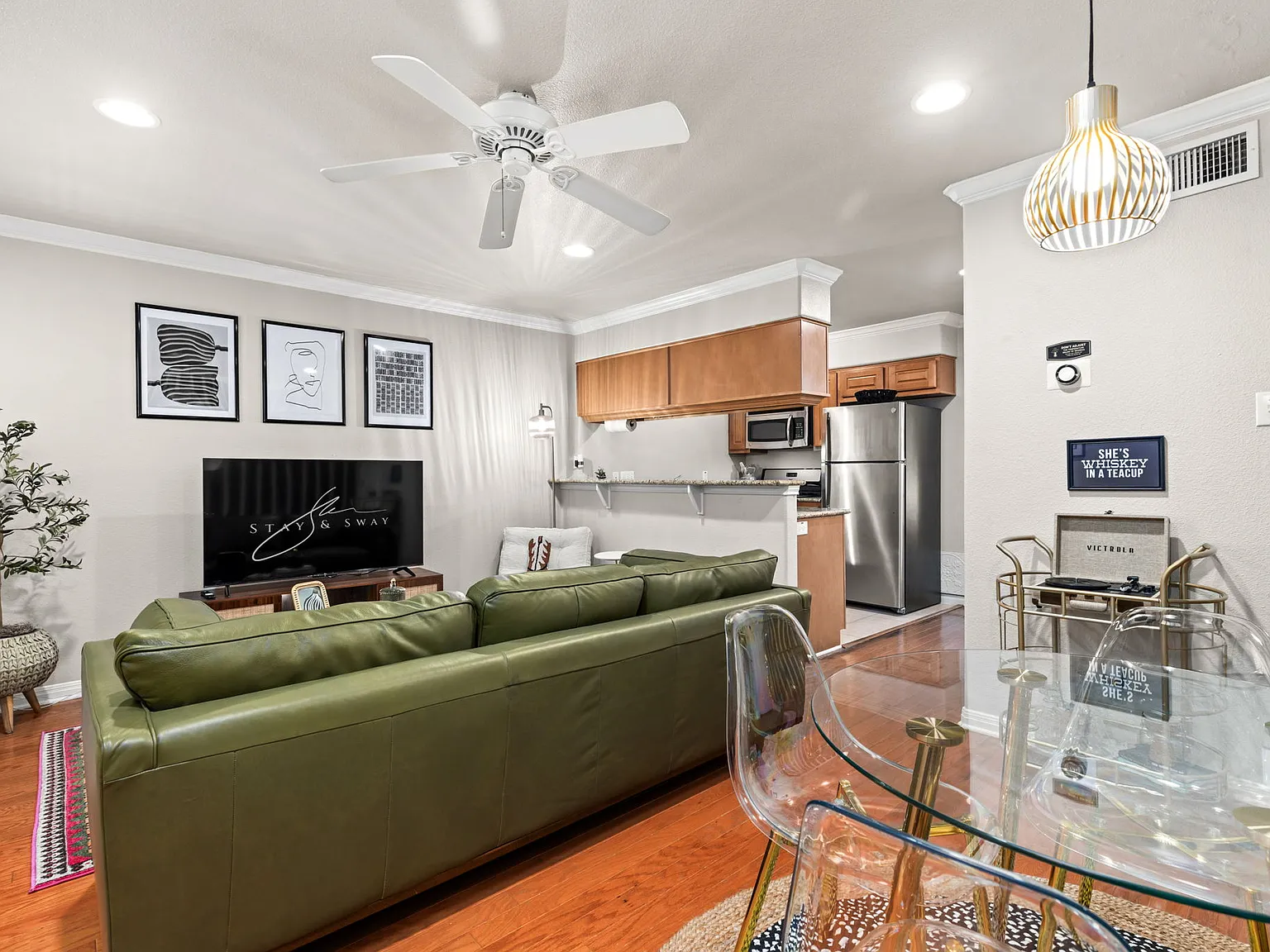 1 bed, $2,600 — Photo 1