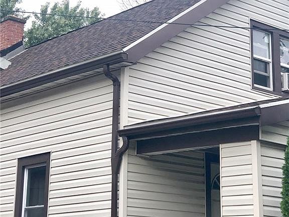 3rd image of 98 Hastings Ave