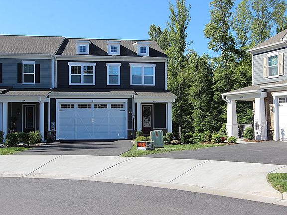 2nd image of 1802 Flora Ln