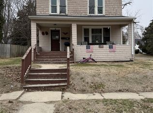 534 1/2 E Wyandotte St, Freeport, IL 61032