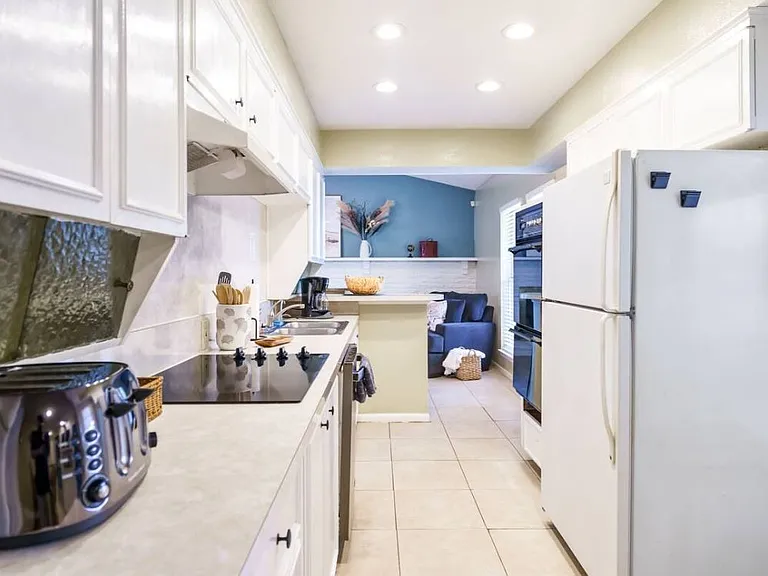 3817 Crater Lake Ct — Photo 4