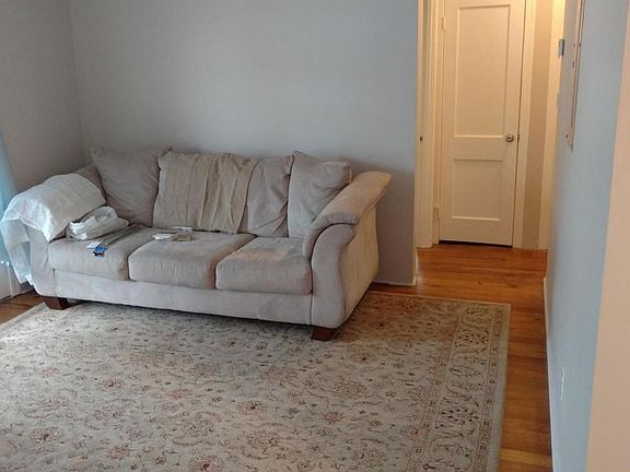 5th image of 525 E Lincoln Ave