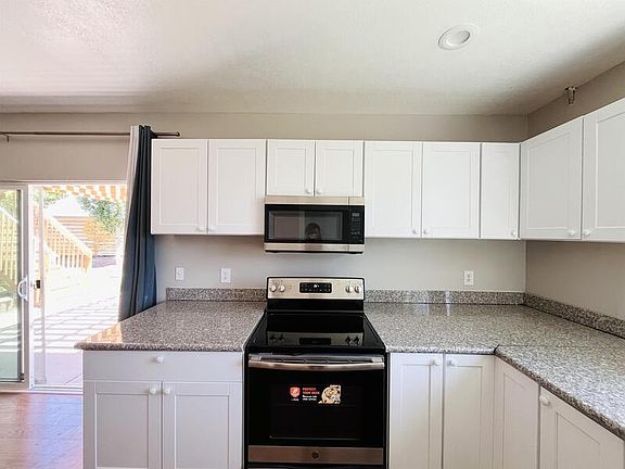 3rd image of 4144 W Foxview Dr