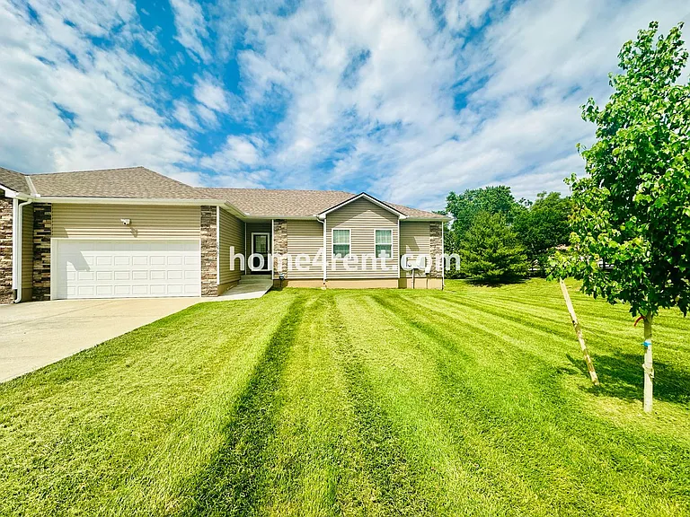 12701 E 47th Terrace Ct S — Photo 1