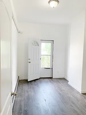 Rented by Compass | media 16