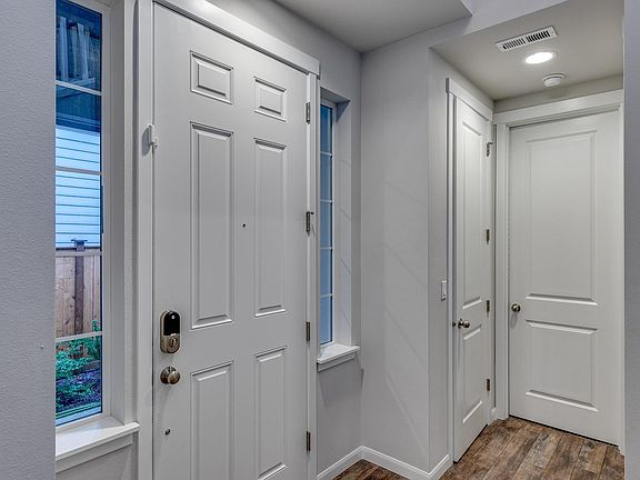 5th image of 2405 NE Sunnymede St