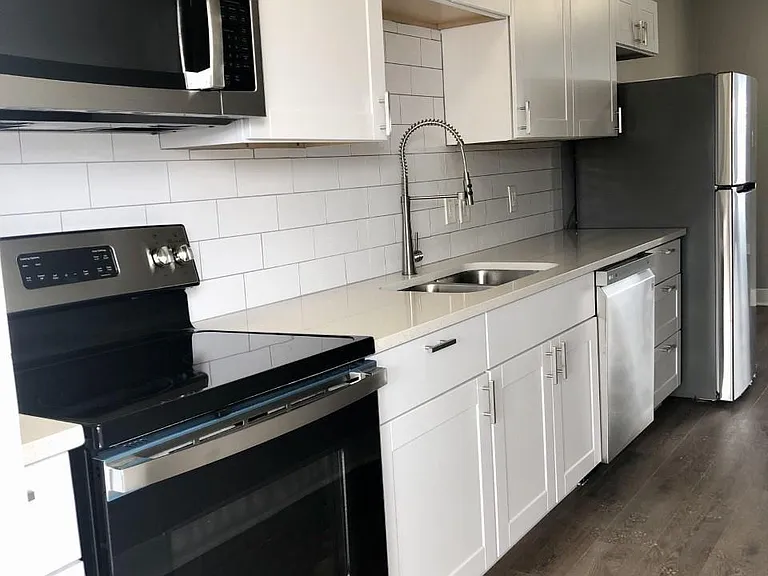 220 Milby St — Photo 1