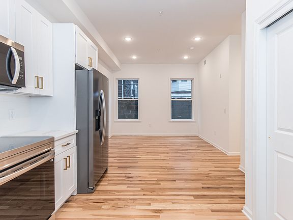 4th image of 315 N Preston St #101