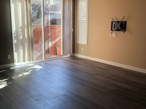 3rd image of 876 Graphite Ln