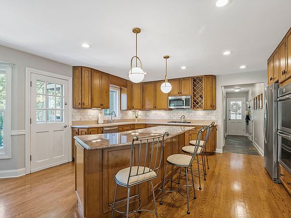 4th image of 502 W Witchwood Ln
