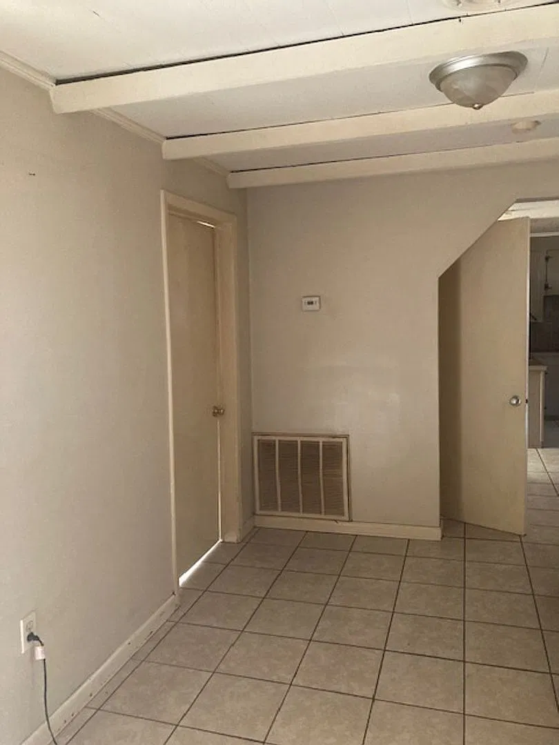 Long Beach 2 Bedroom — Photo 3