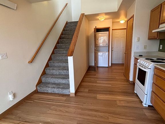 3rd image of 1615 NW Portland Ave #5