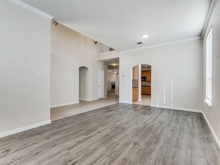 1901 Templegate Dr — Photo 2