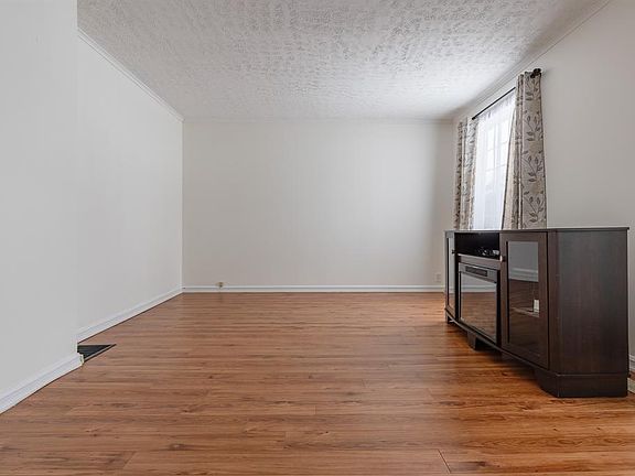 4th image of 113 Caribou Road