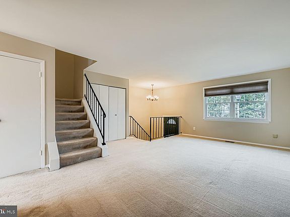 5th image of 11 Grand Valley Ct