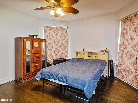 Top floor 1 of 3 bedrooms