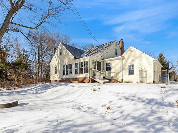 2nd image of 705 Spruce Ct