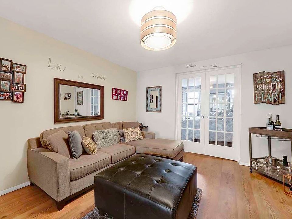 2nd image of 496 Carroll St Floor 2