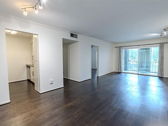 2nd image of 7575 Katy Fwy APT 103