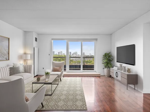 50 Boatswains Way APT 204, Chelsea, MA 02150