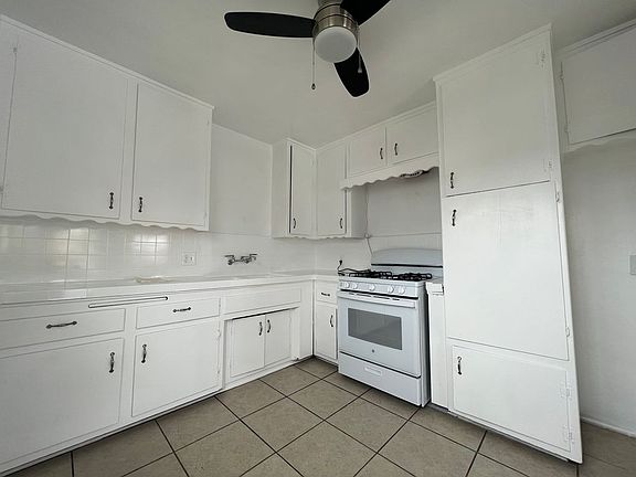 5th image of 2604 Mathews Ave APT 1