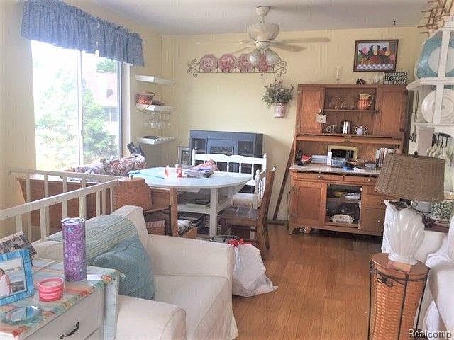 2nd image of 12201 Woodside Dr