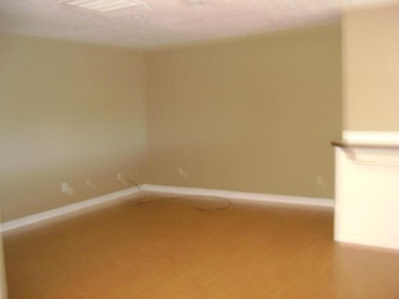 3rd image of 329 NE Skyline Cir
