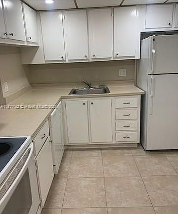 2nd image of 470 Executive Center Dr APT 1I