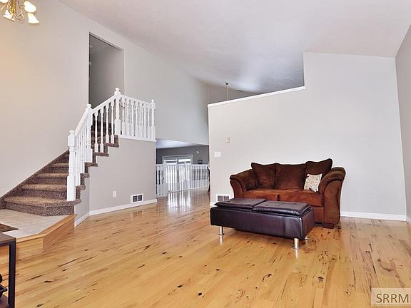 3rd image of 3000 Kevin Cir