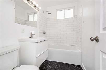 2nd image of 411 W Franklin Ave APT 5
