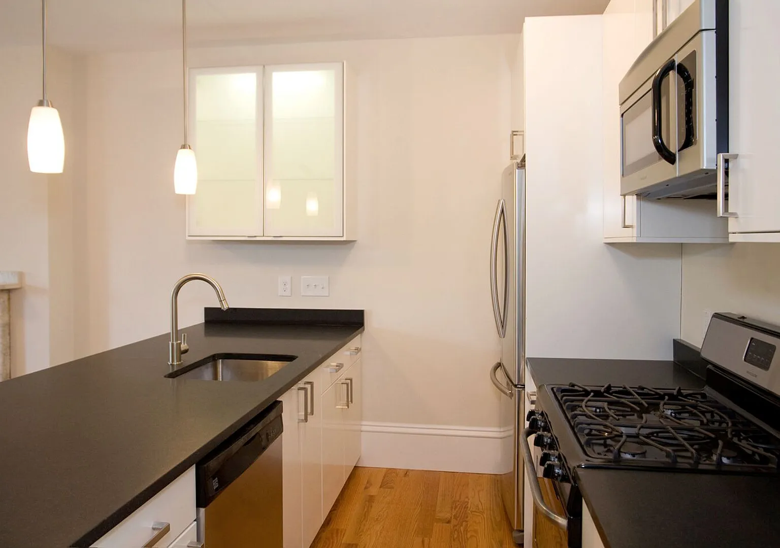 Beautifully updated, pet friendly 3 bed unit in the South End! — Photo 1