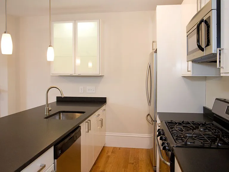 658 Massachusetts Ave #3E — Photo 1