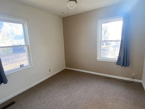 5th image of 100 SW Country Club Dr