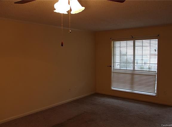 2nd image of 1044 Surry Ln