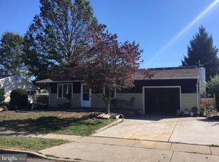 191 Elderberry Dr, Levittown, PA 19054