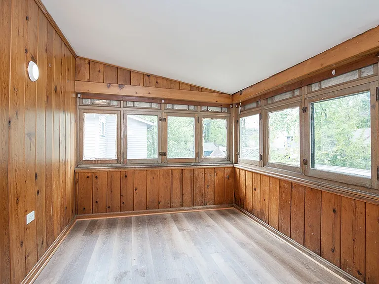 15401 Grovewood Ave — Photo 23