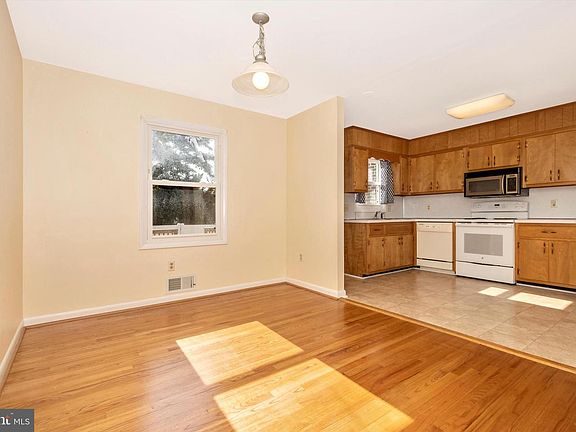5th image of 110 Catoctin Ave