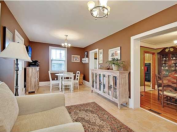 2nd image of 4861 Victoria Ave