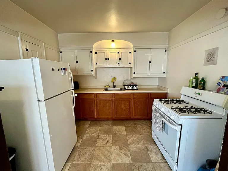 4460 N Oakland Ave — Photo 7