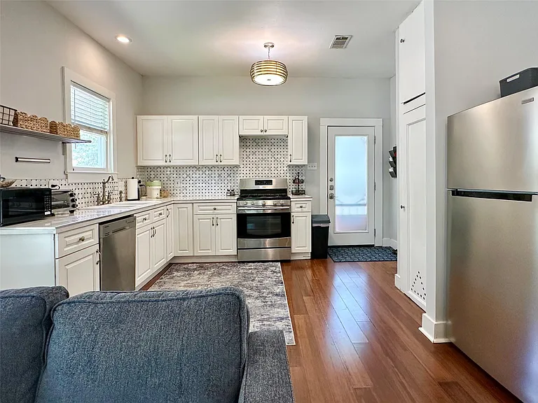 1501 S Church St #A — Photo 15
