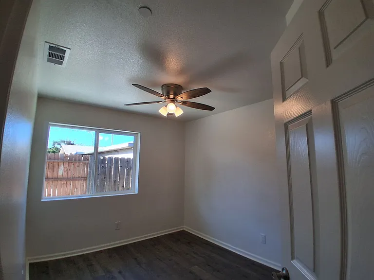 3016 Lake Park Ct — Photo 12