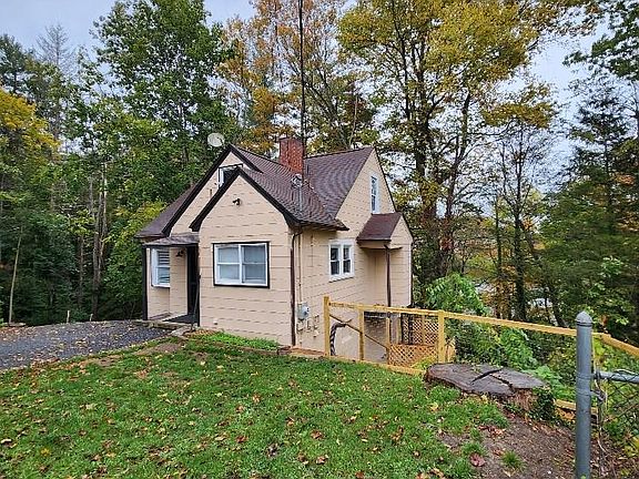2nd image of 105 Edgewood Dr