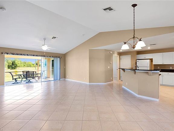 3rd image of 909 NE 23rd Ter