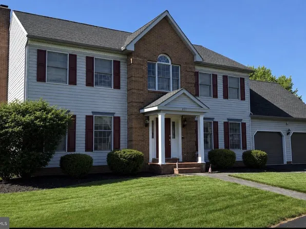 421 Rhoda Dr, Lancaster, PA 17601