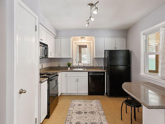 2nd image of 1818 Levee Ave