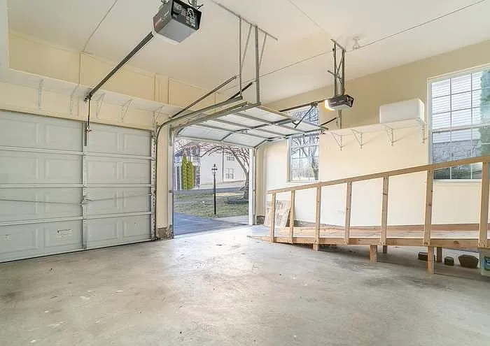 15436 Leeds Hill Way — Photo 10