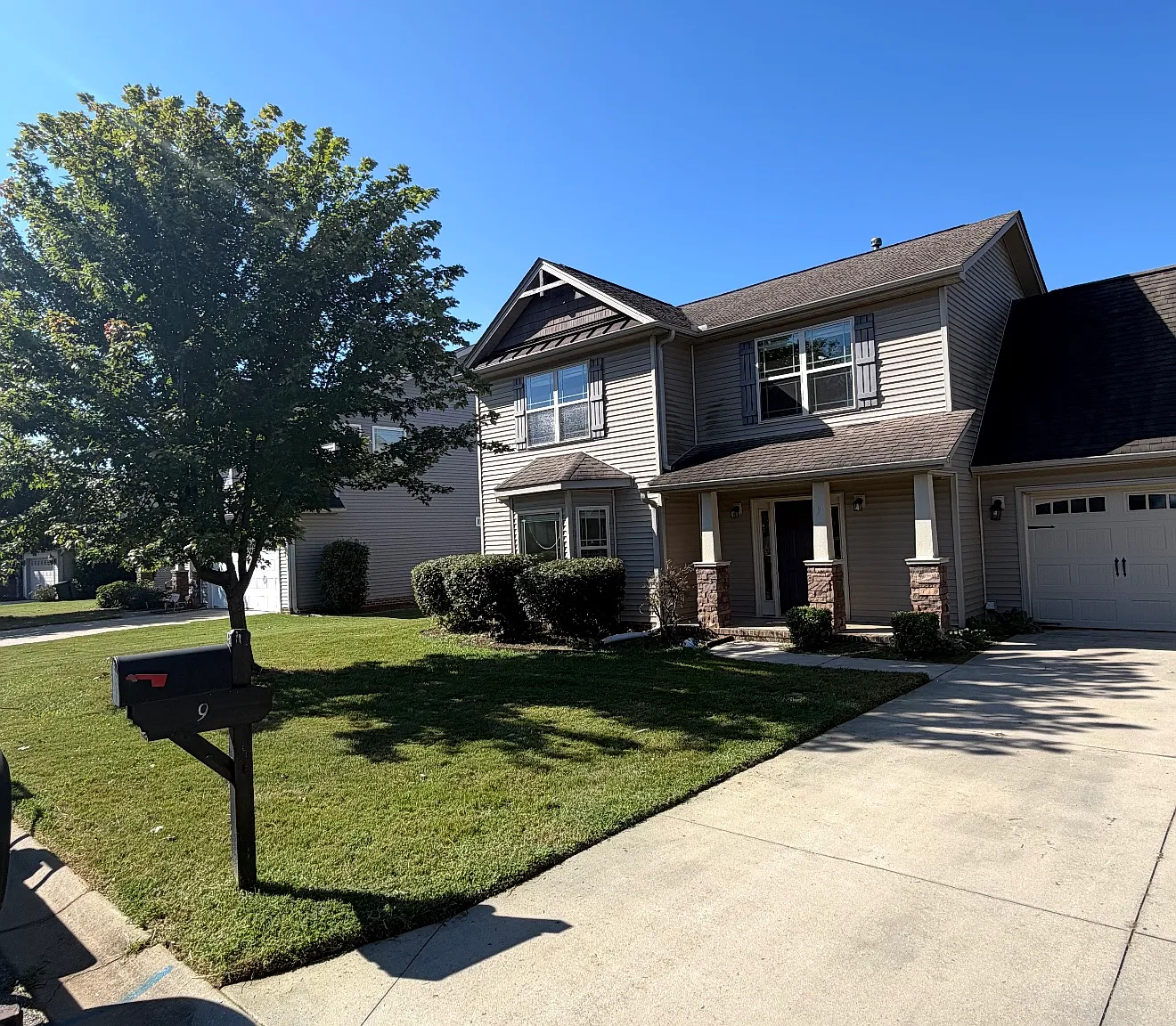 4 bed, 2.5 bath, 1950 sqft, $2,195 — Photo 1