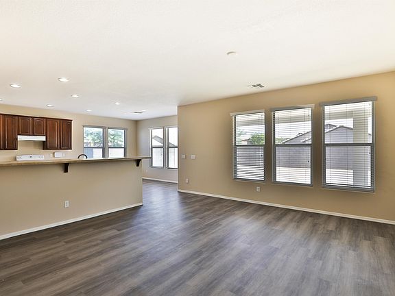 3rd image of 45614 W Starlight Dr